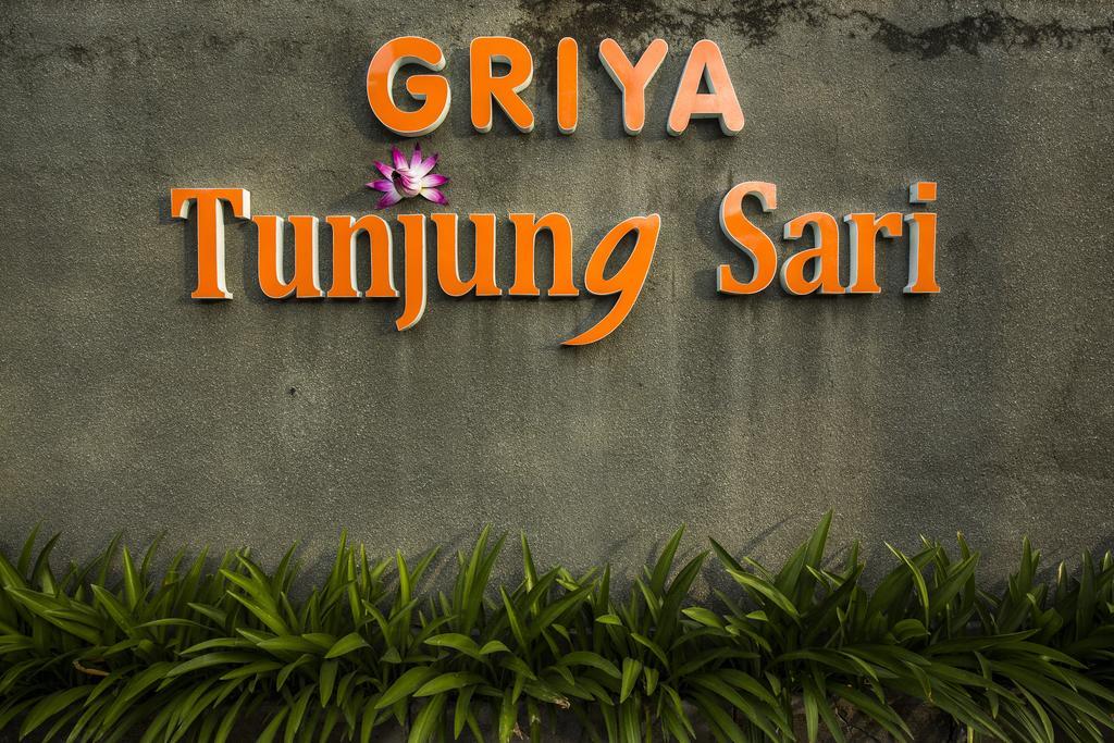 Griya Tunjung Sari Hotel Denpasar  Exterior photo